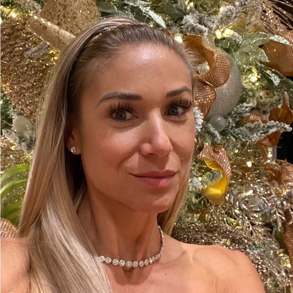 Meet your Posher, Moira - Picture 1 of 1